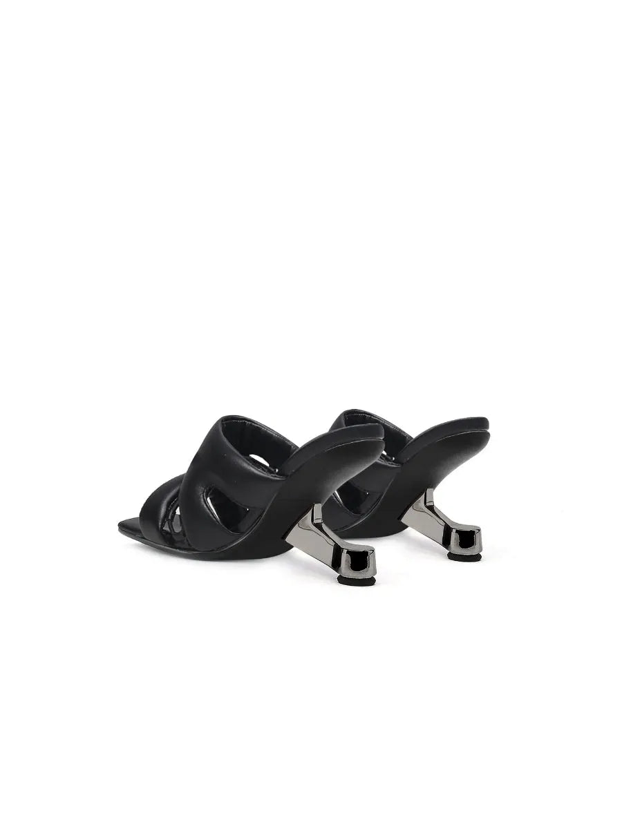 Effortlessly Elegant Garment with a Timeless Design