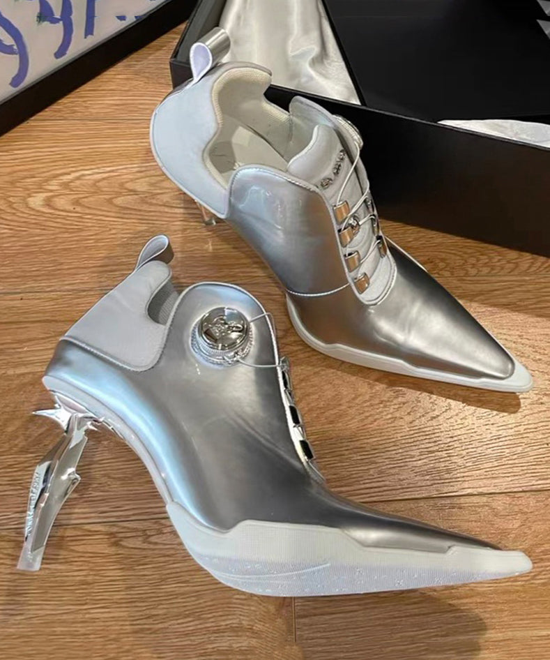 Finely Styled Boots with a Classic Vintage Look