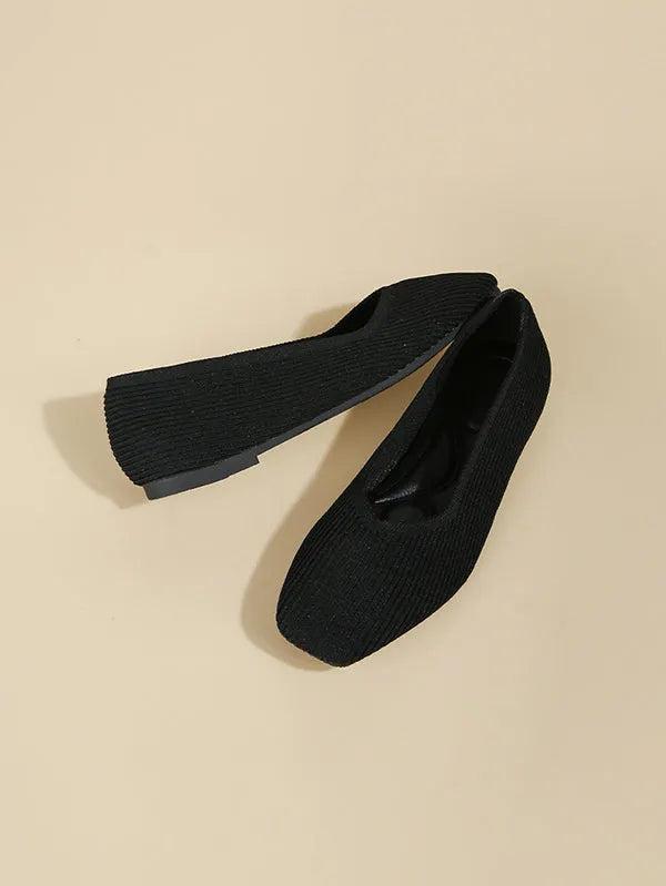 Pointed-toe Color V-cut Flats