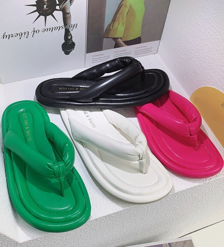 Casually Elegant Slippers with a Refined Edge
