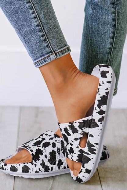Elegantly Styled Slippers for Everyday Wear