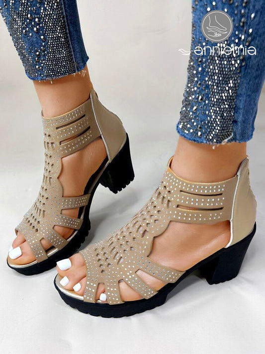 Casually Elegant Heels with a Refined Edge
