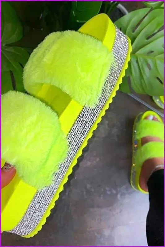 Elegantly Styled Slippers for Everyday Wear