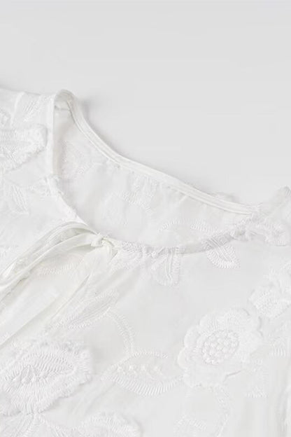Sweet Lace Frenulum With Bow O Neck Tops