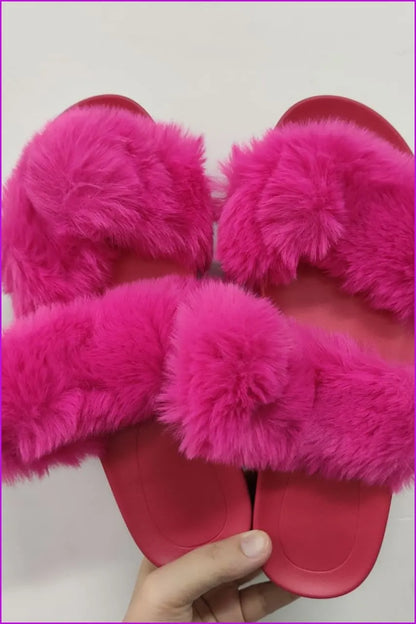 Elegantly Styled Slippers for Everyday Wear