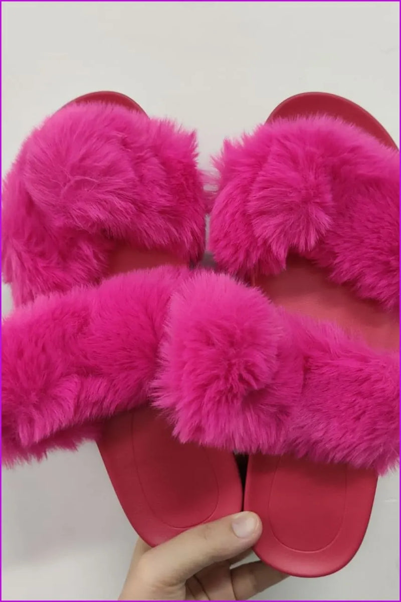 Elegantly Styled Slippers for Everyday Wear