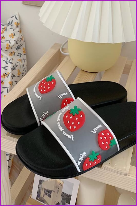 Effortlessly Elegant Slippers with a Timeless Design