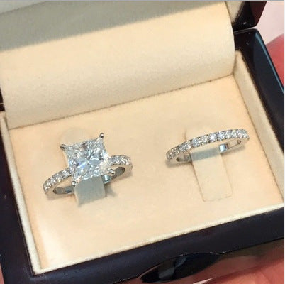 Beautiful Gold Set with Unique Style