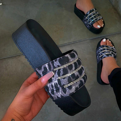 Casually Elegant Slippers with a Refined Edge