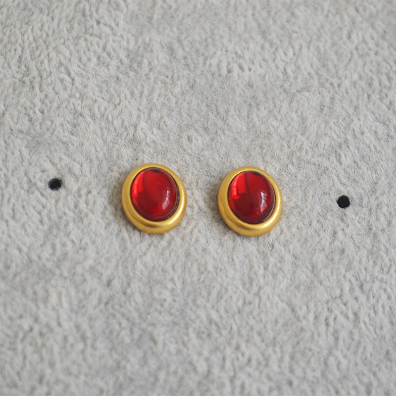 Classic Gold Earring with Timeless Appeal