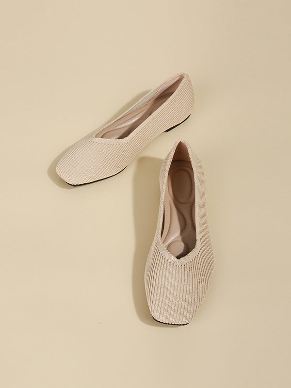 Pointed-toe Color V-cut Flats
