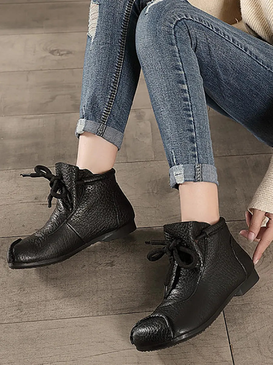Effortlessly Elegant Boots with a Timeless Design