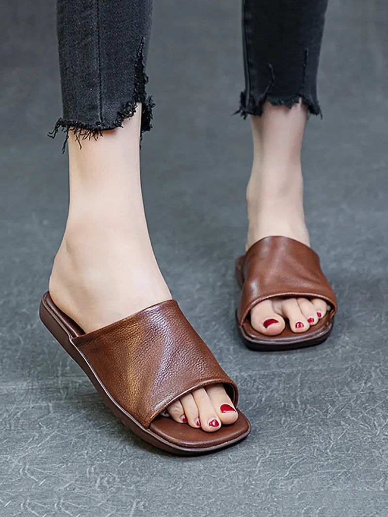 Casually Elegant Slippers with a Refined Edge