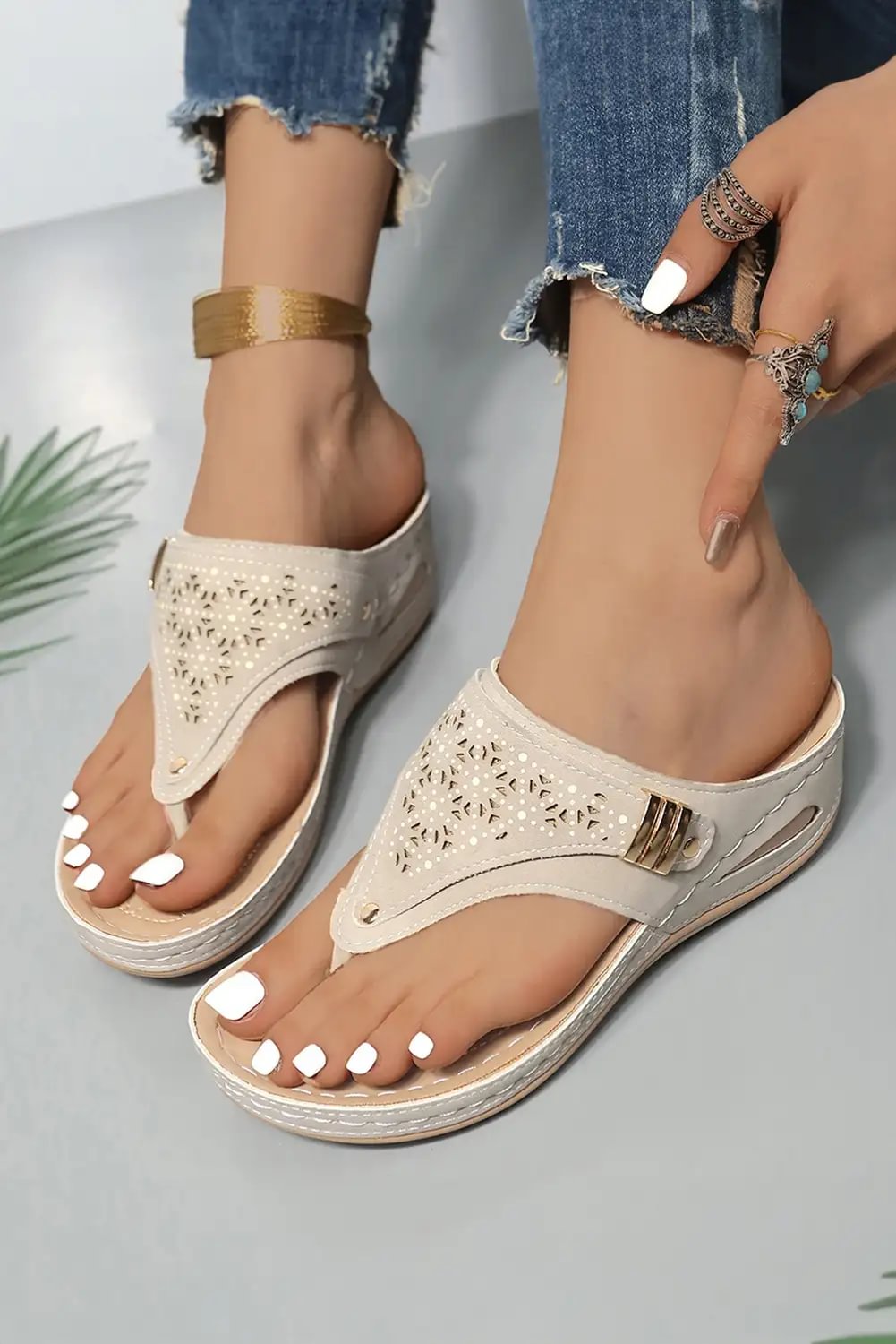 Casually Elegant Slippers with a Refined Edge