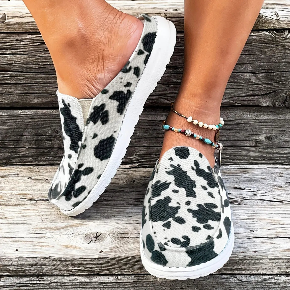 Finely Styled Slippers with a Classic Vintage Look