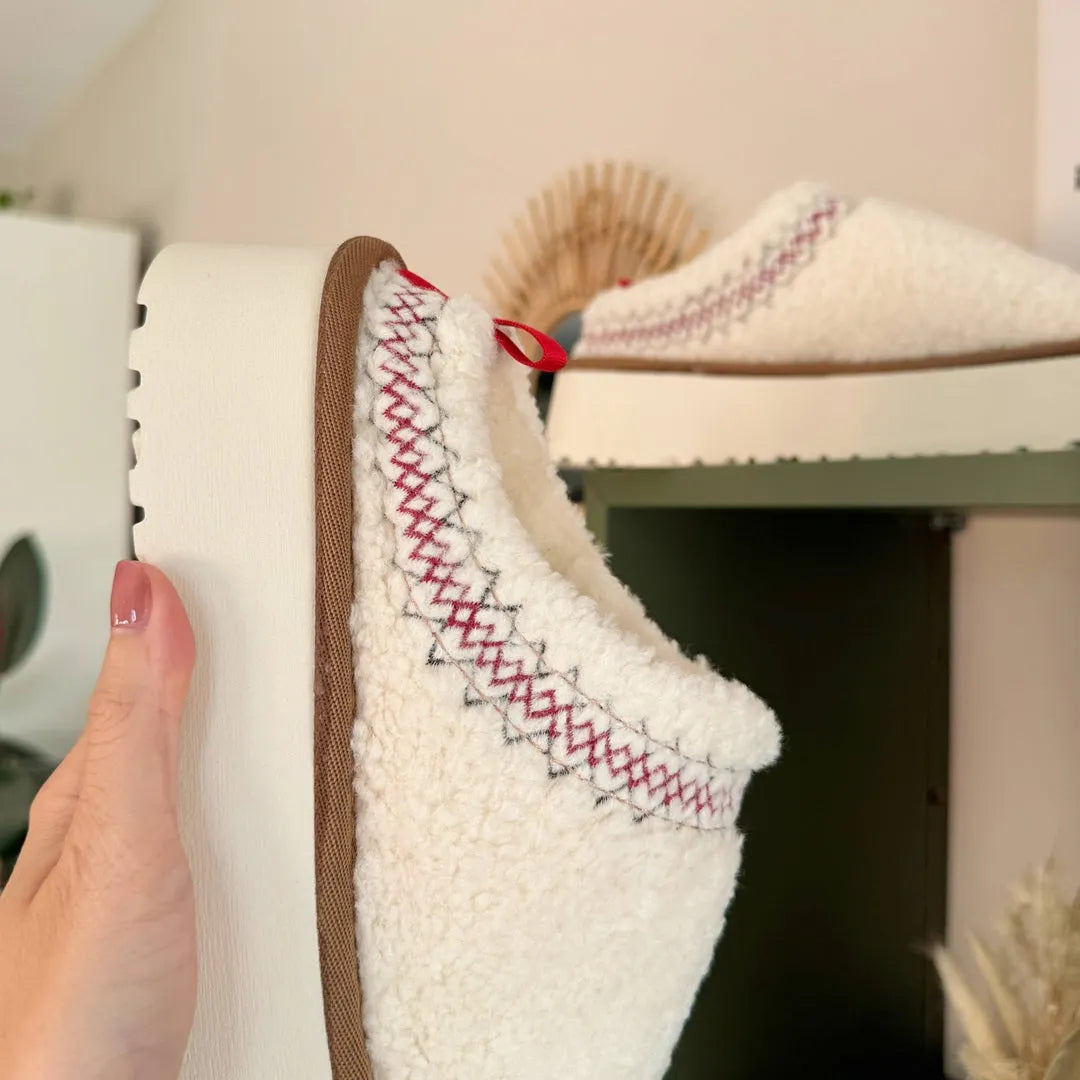 Casually Elegant Slippers with a Refined Edge