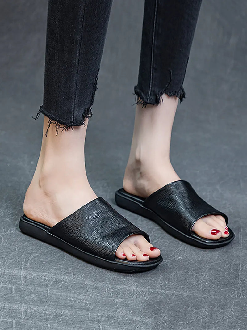 Casually Elegant Slippers with a Refined Edge
