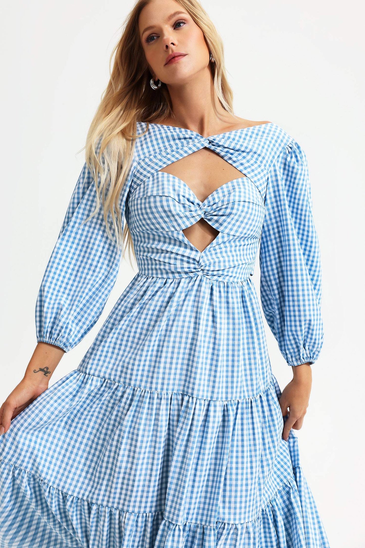 Puff Sleeve Cut-out Tiered Ruffle Hem Backless Maxi Dress