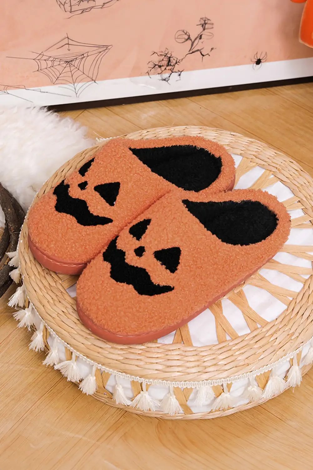 Elegantly Styled Slippers for Everyday Wear