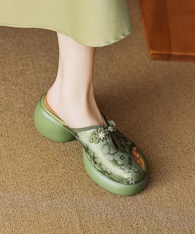 Finely Styled Sandals with a Classic Vintage Look