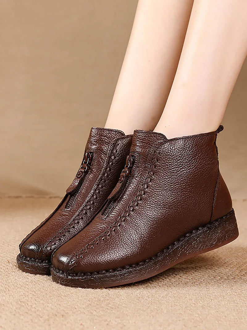 Effortlessly Elegant Boots with a Timeless Design