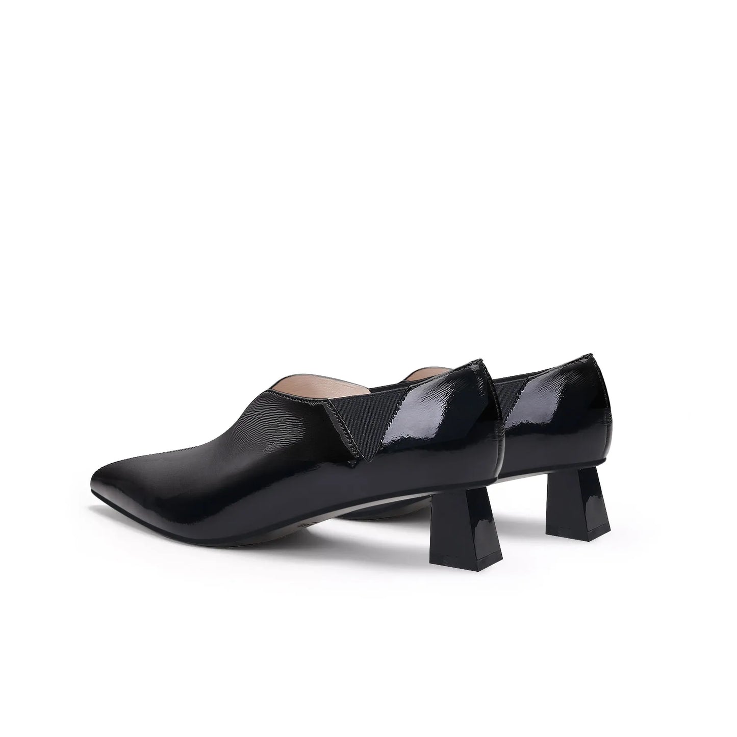 Casually Elegant Garment with a Refined Edge