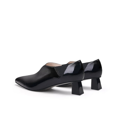 Casually Elegant Garment with a Refined Edge
