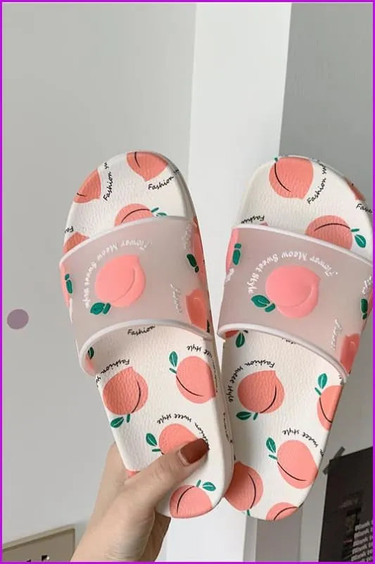 Effortlessly Elegant Slippers with a Timeless Design