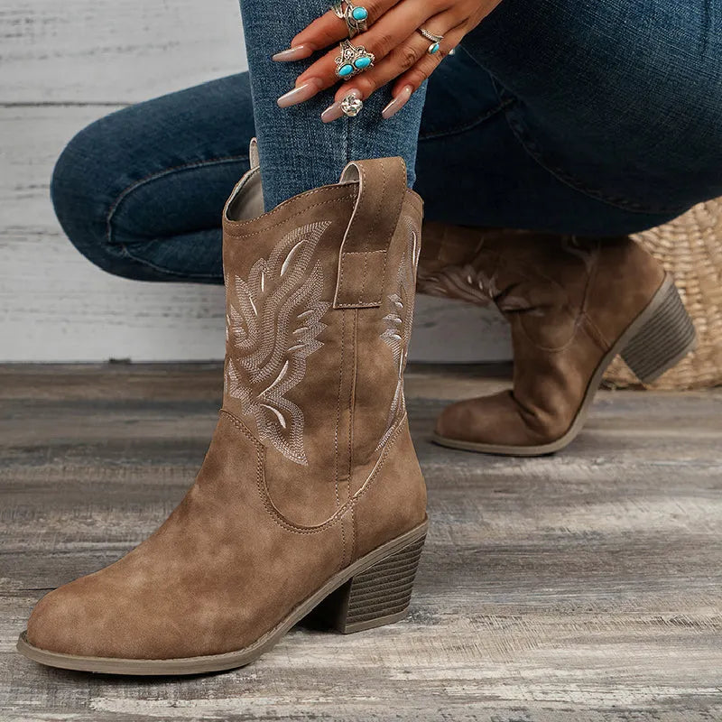 Casually Elegant Shoes with a Refined Edge