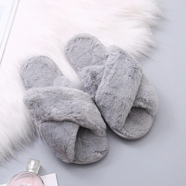 Elegantly Styled Slippers for Everyday Wear