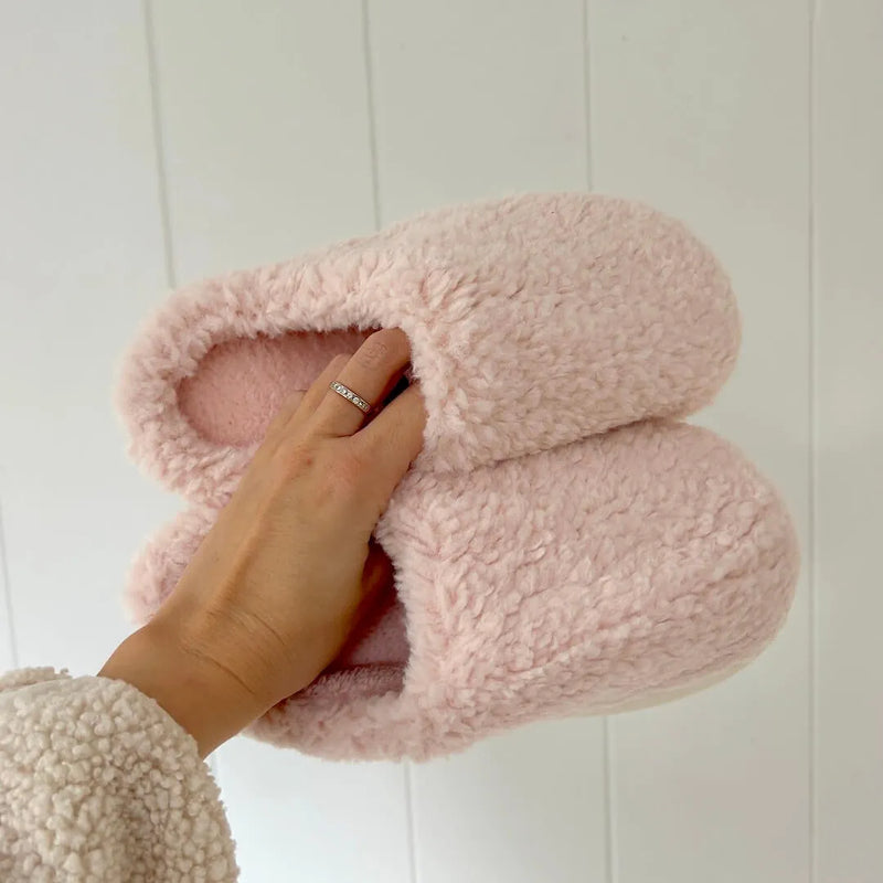 Casually Elegant Slippers with a Refined Edge