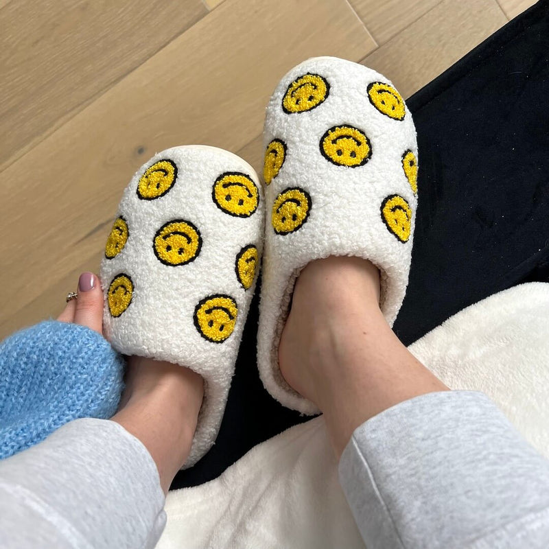 Effortlessly Elegant Slippers with a Timeless Design