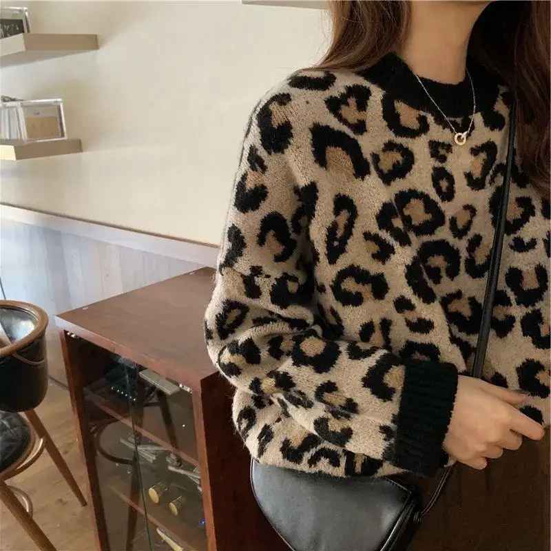 JO | Cozy sweater with leopard print