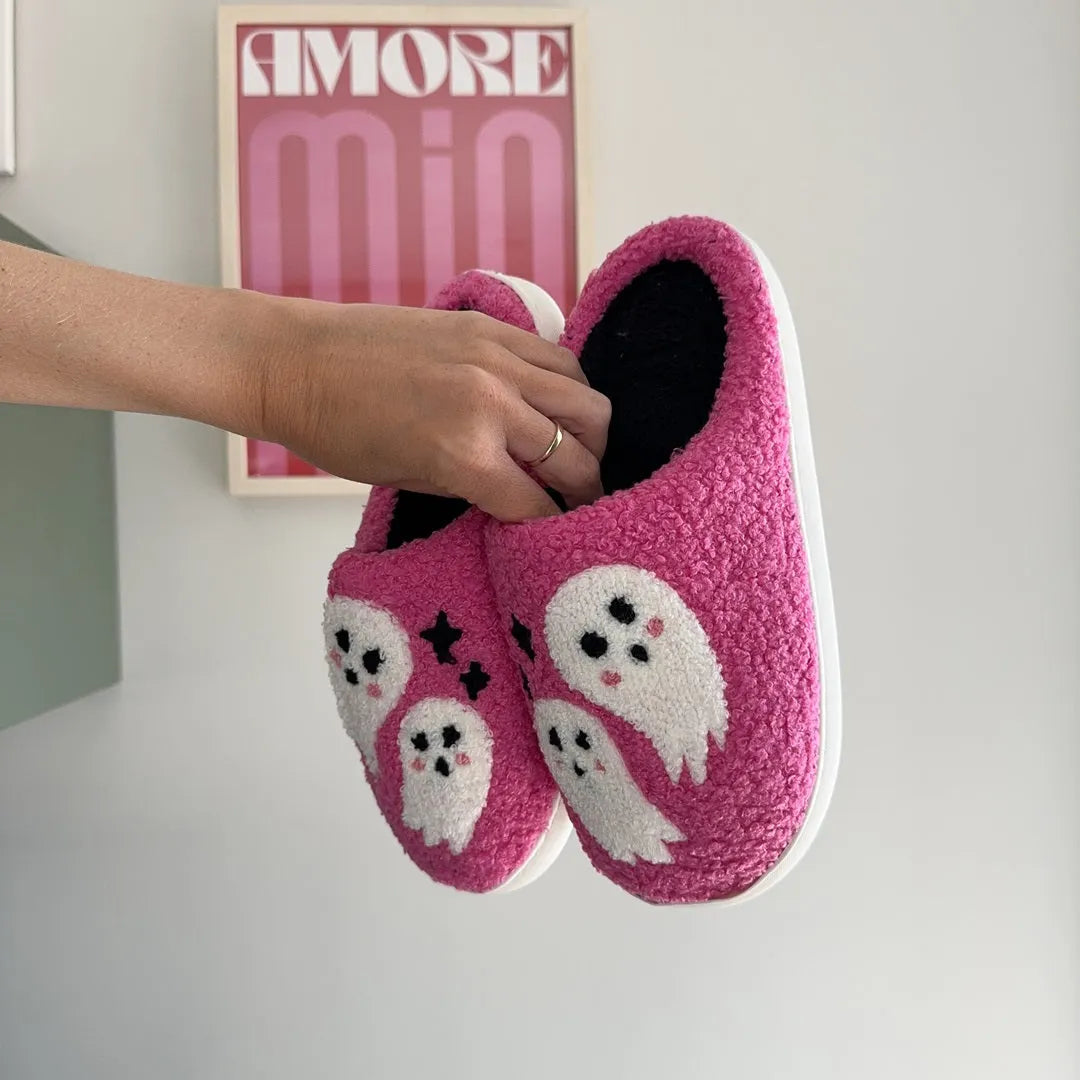 Finely Styled Slippers with a Classic Vintage Look