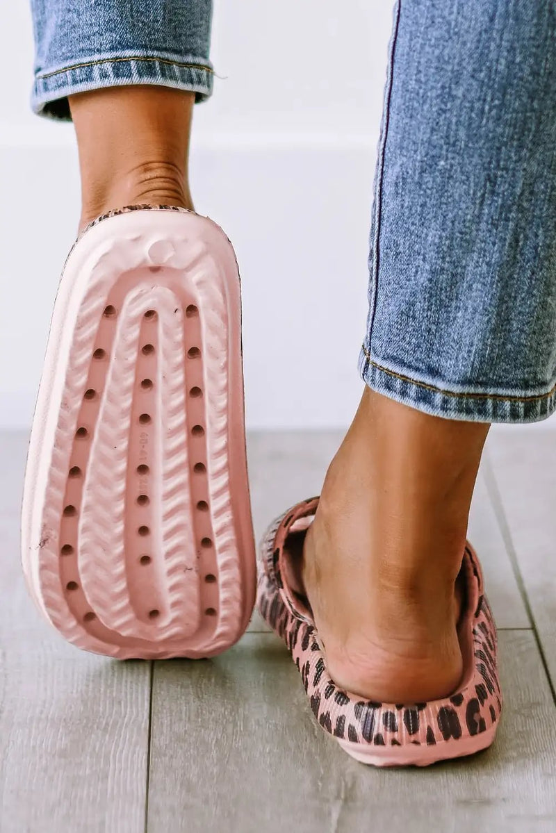 Finely Styled Slippers with a Classic Vintage Look