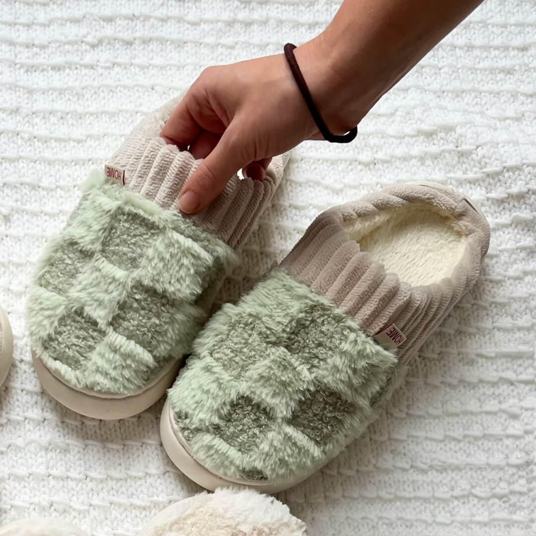 Elegantly Styled Slippers for Everyday Wear