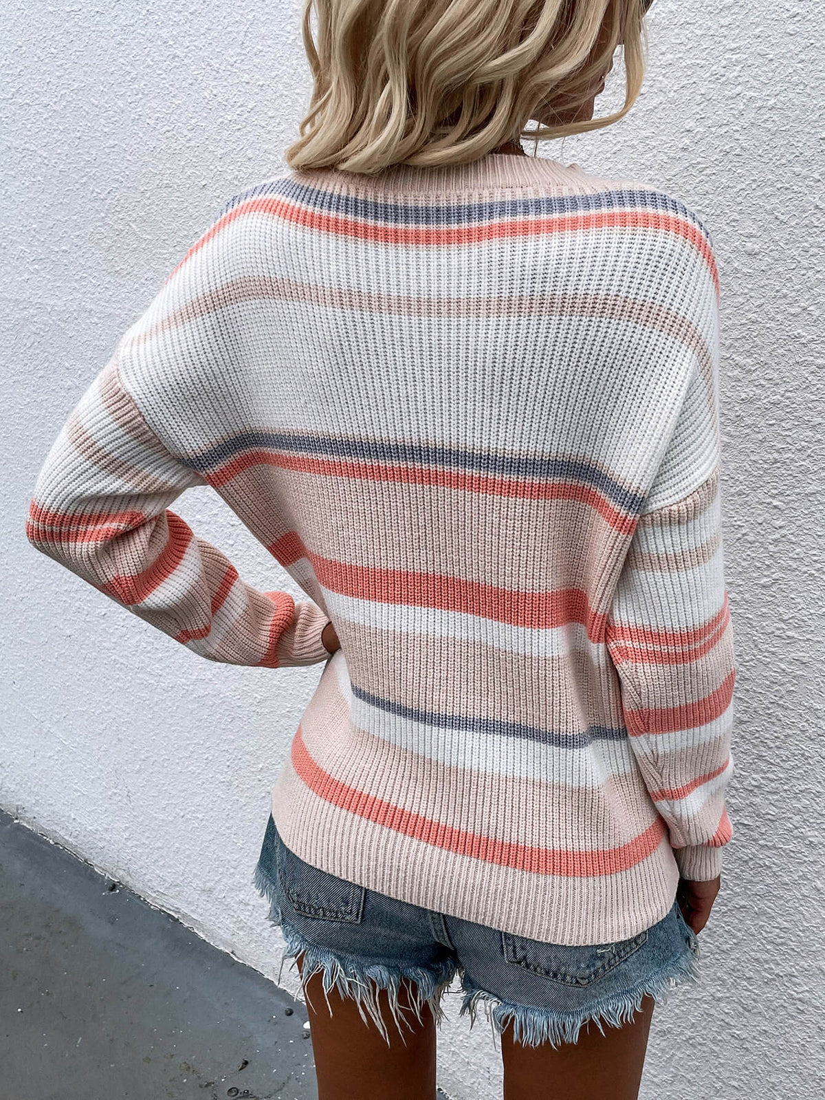 JO | Modern and versatile winter sweater