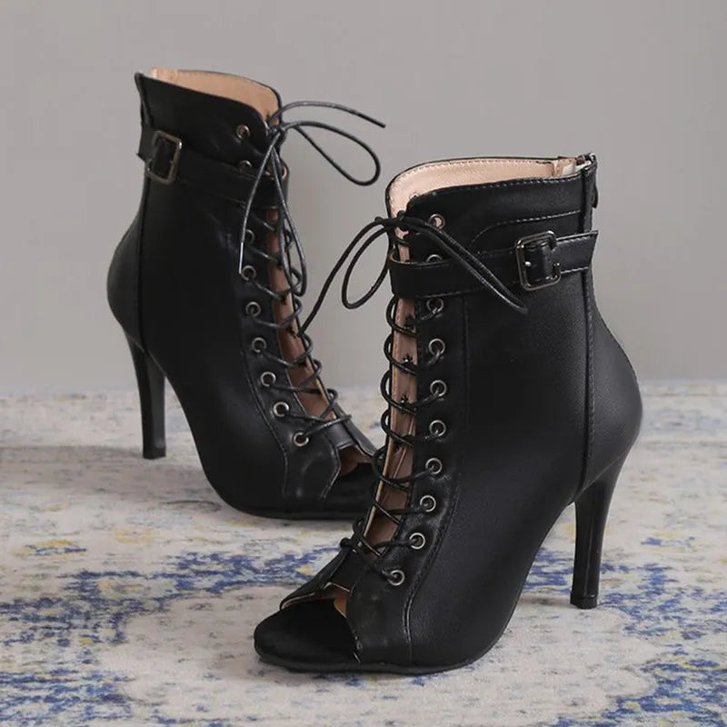 Classic Designed Shoes in a Timeless Cut