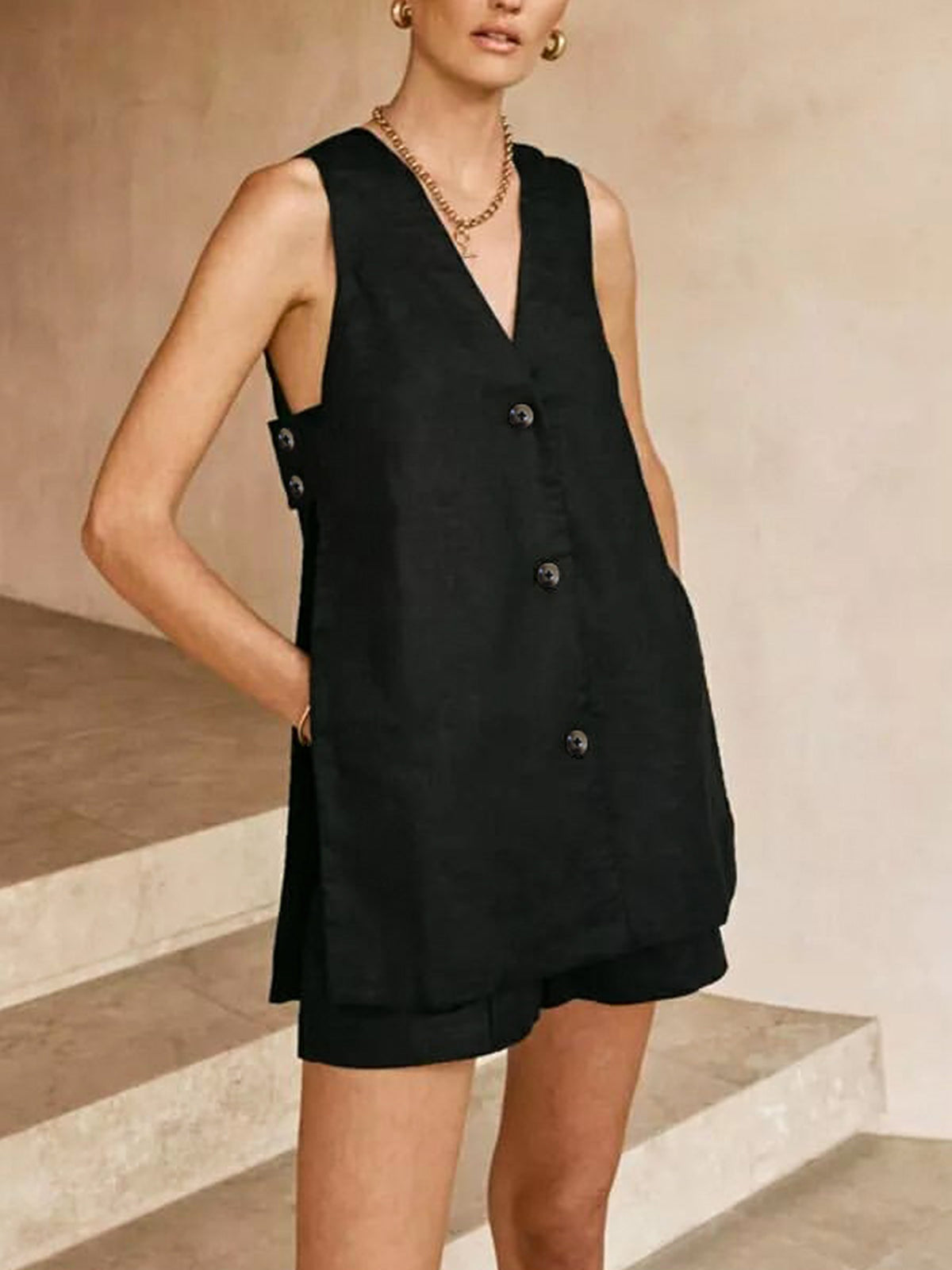 V-neck Sleeveless Vest With High-waisted Shorts Set