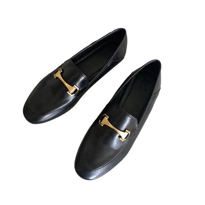 Effortlessly Elegant Slippers with a Timeless Design