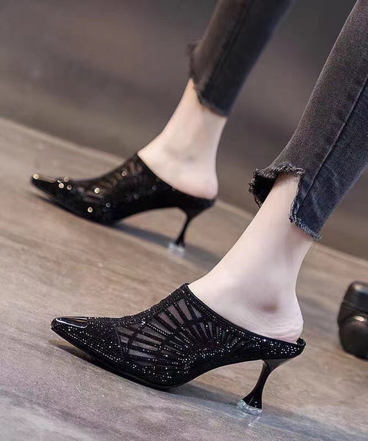 Effortlessly Elegant Heels with a Timeless Design