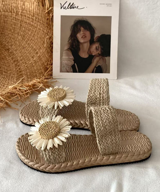 Finely Styled Slippers with a Classic Vintage Look