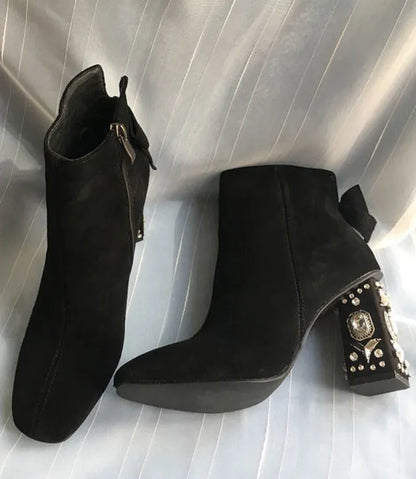 Beautifully Finished Heels in a Timeless Design