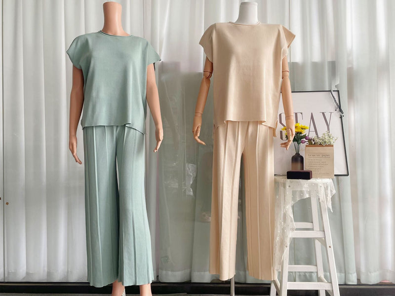 Summer Color Sleeveless Vest Sweater Wide Leg Pants Ice Silk Set – Outfit for Hot Days