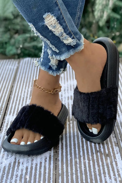 Elegantly Styled Slippers for Everyday Wear