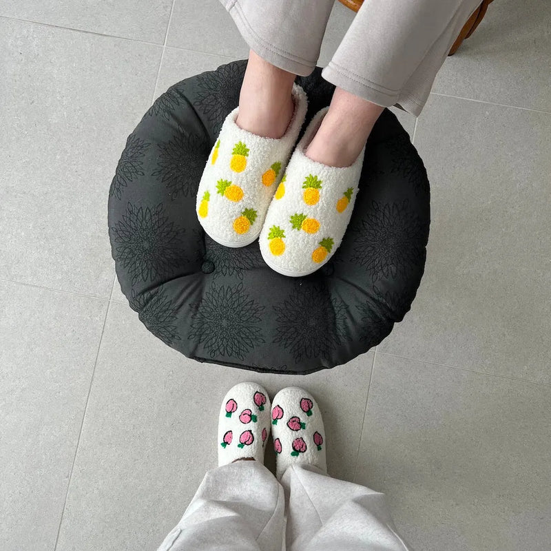 Finely Styled Slippers with a Classic Vintage Look