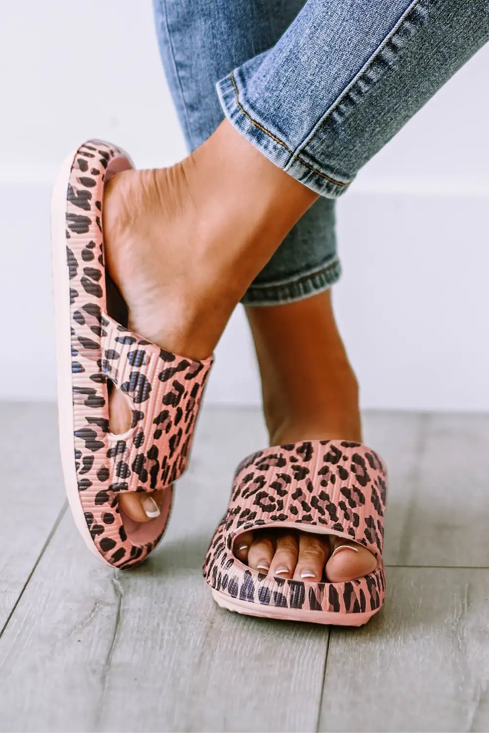 Finely Styled Slippers with a Classic Vintage Look