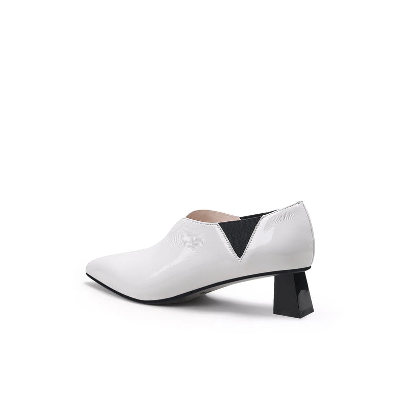 Effortlessly Elegant Garment with a Timeless Design