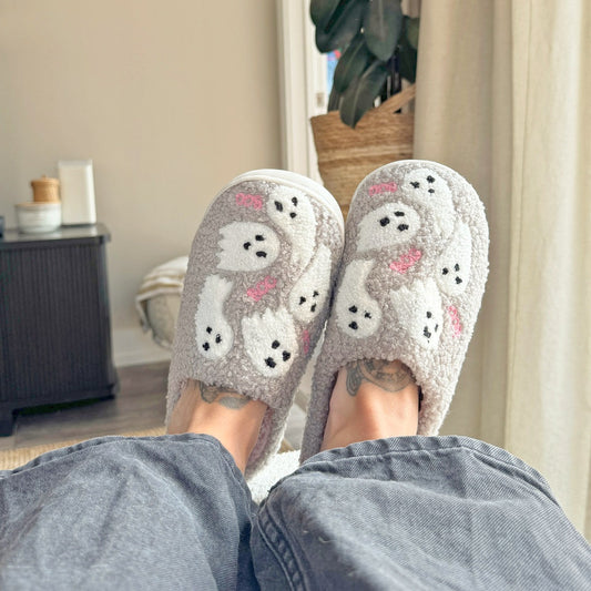 Finely Styled Slippers with a Classic Vintage Look