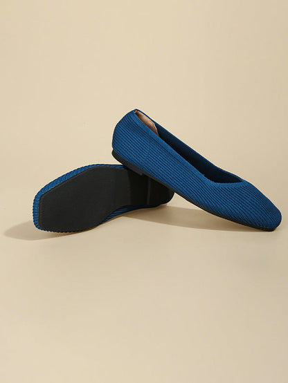 Pointed-toe Color V-cut Flats